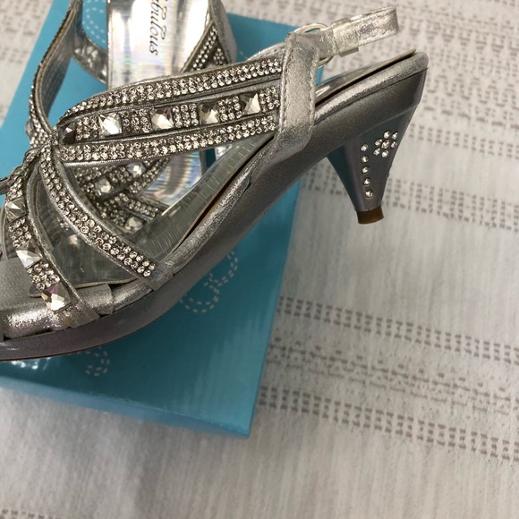 Small heel shoe silver with strap - Picture 5 of 8
